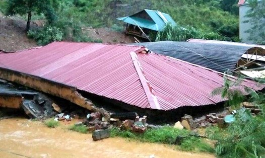 Trường tiều học xã Trung Sơn, huyện Quan Hóa (Thanh Hóa) bị đổ sập hoàn toàn.