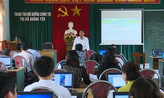 Thị xã Quảng Yên (Quảng Ninh) tổ chức đào tạo về chính quyền điện tử cho công chức, viên chức. Ảnh: Báo Quảng Ninh