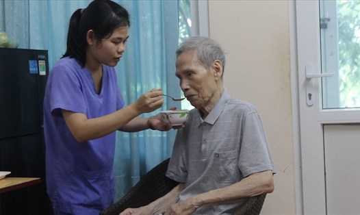 Các cụ được chăm sóc chu đáo ở viện dưỡng lão tại Hà Nội (Ảnh: Linh Trang)