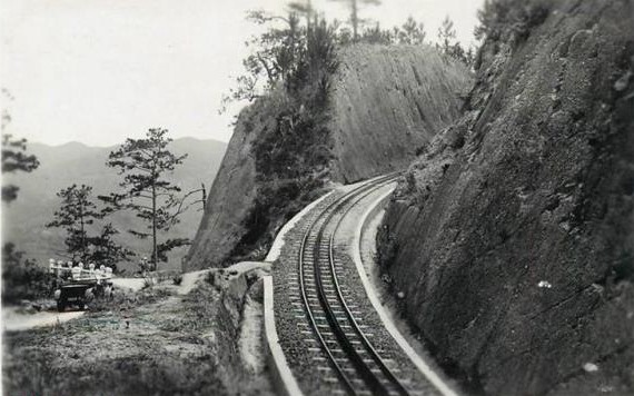 Bánh xe lửa có răng cưa. Ảnh: T.L