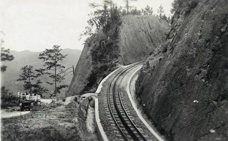 Bánh xe lửa có răng cưa. Ảnh: T.L