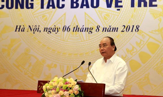 Thủ tướng Chính phủ Nguyễn Xuân Phúc phát biểu tại Hội nghị trực tuyến toàn quốc về công tác bảo vệ trẻ em.