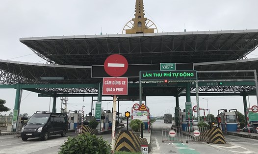 Trạm BOT Mỹ Lộc hiện đang xả trạm không thu phí do vấp phải sự phản đối của nhiều lái xe. Ảnh: KH