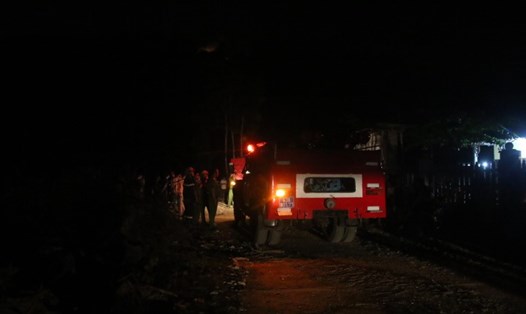 Lực lượng PCCC Đà Nẵng được điều đến hiện trường vụ cháy rừng đêm 6.8. (Ảnh: Hoàng Vinh)  