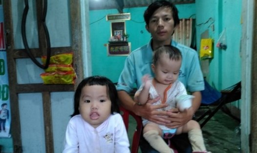 Anh Trần Văn Hồng bệnh tật và hai đứa con nhỏ thơ dại, với nỗi đau tuyệt vọng...