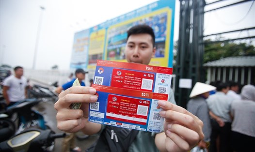 Vé xem U23 Việt Nam mua trực tiếp tại quầy vé. Ảnh: Đ.H