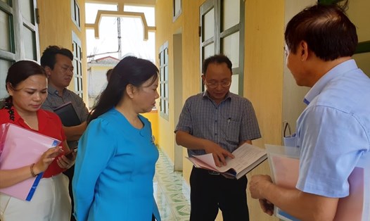 Bộ trưởng BYT kiểm tra hoạt động tại 1 trạm y tế xã ở Thái Bình. Ảnh: T.L