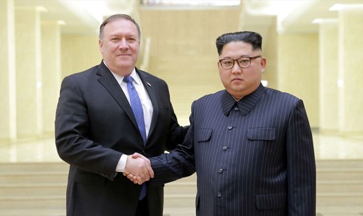 Ông Mike Pompeo gặp nhà lãnh đạo Kim Jong-un trong chuyến đi Triều Tiên hồi đầu tháng 4.2018. Ảnh: Nhà Trắng