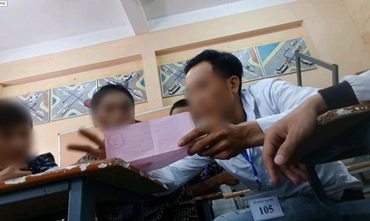 Các học viên đóng phí "chống trượt" trong một kỳ thi sát hạch Bằng lái xe mà PV Báo Lao Động trực tiếp tham dự. 