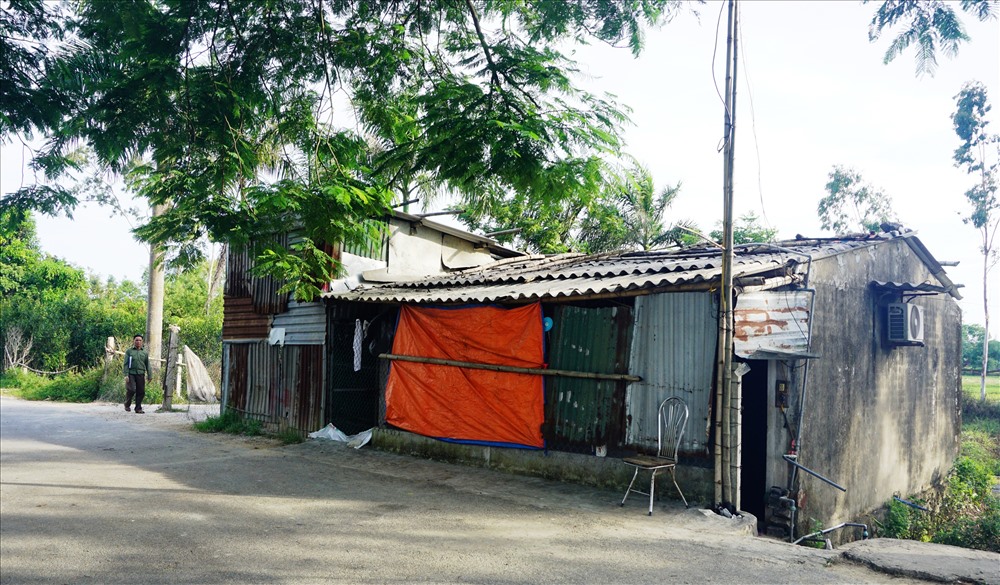 Cơ sở kinh doanh gas bị xử phạt vì không treo biển hiệu kinh doanh. Ảnh: PV