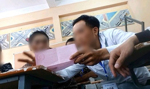 Các học viên đóng phí "chống trượt" trong một kỳ thi sát hạch Bằng lái xe mà PV Báo Lao Động trực tiếp tham dự.