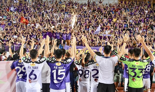 Hà Nội FC  ăn mừng chức vô địch. Ảnh: H.A 