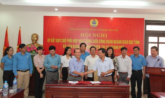 Lễ ký kết quy chế phối hợp giữa Công đoàn ngành Giáo dục với 09 LĐLĐ huyện, thị xã, thành phố. Ảnh: Hưng Thơ.