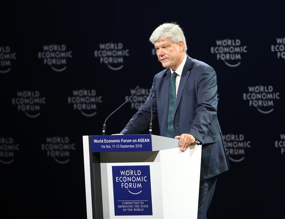 Trợ lý Tổng Thư ký Liên Hợp Quốc về điều phối chiến lược làm Đặc phái viên đọc thông điệp của Tổng thư ký Liên Hợp Quốc gửi đến hội nghị. Ảnh: Hồng Nguyễn. 