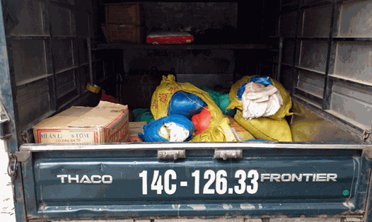 Xe tải 14C-126.33 do Nguyễn Văn Phú điều khiển chở 320kg thịt lợn được cho là nhập lậu từ Trung Quốc đã bị tạm giữ xử lý. Ảnh: Hữu Việt
