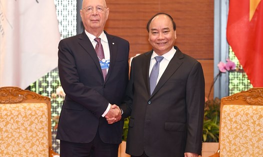 Giáo sư Klaus Schwab đánh giá cao vai trò và vị thế của Việt Nam trong ASEAN và khu vực. Ảnh: VGP. 