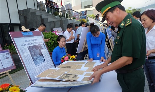 Triển lãm tư liệu báo chí về Hoàng Sa tại nhà Trưng bày Hoàng Sa TP Đà Nẵng. (ảnh: Hoàng Vinh) 