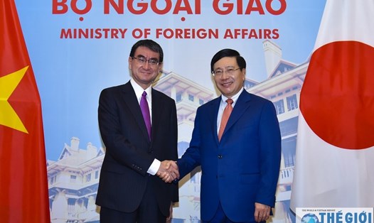 Phó Thủ tướng, Bộ trưởng Ngoại giao Phạm Bình Minh và Bộ trưởng Ngoại giao Nhật Bản Taro Kono. Ảnh: Việt Nam & Thế giới