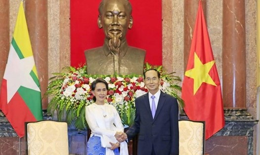 Chủ tịch Nước Trần Đại Quang và Cố vấn Nhà nước Myanmar. Ảnh: TTXVN. 