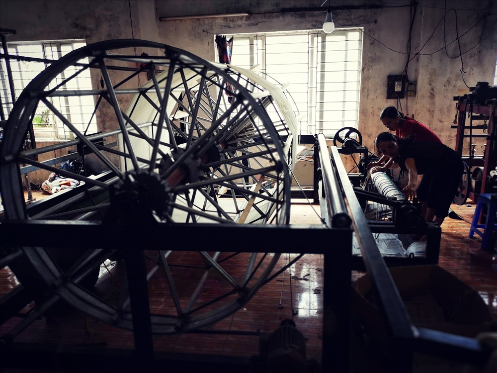 Mỗi công đoạn đều cần những bàn tay tỉ mỉ của những người thợ lành nghề.