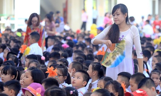 Lễ khai giảng năm học mới tại Trường Tiểu học Chu Văn An - ngôi trường đông học sinh lớp 1 nhất thủ đô. Ảnh: Vnexpress