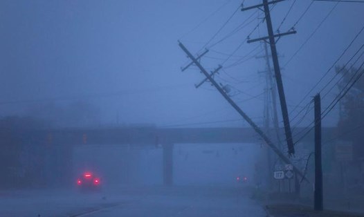 Siêu bão Florence với sức gió lên tới 145km/h đã đổ bộ vào Bắc Carolina. Ảnh: CNN