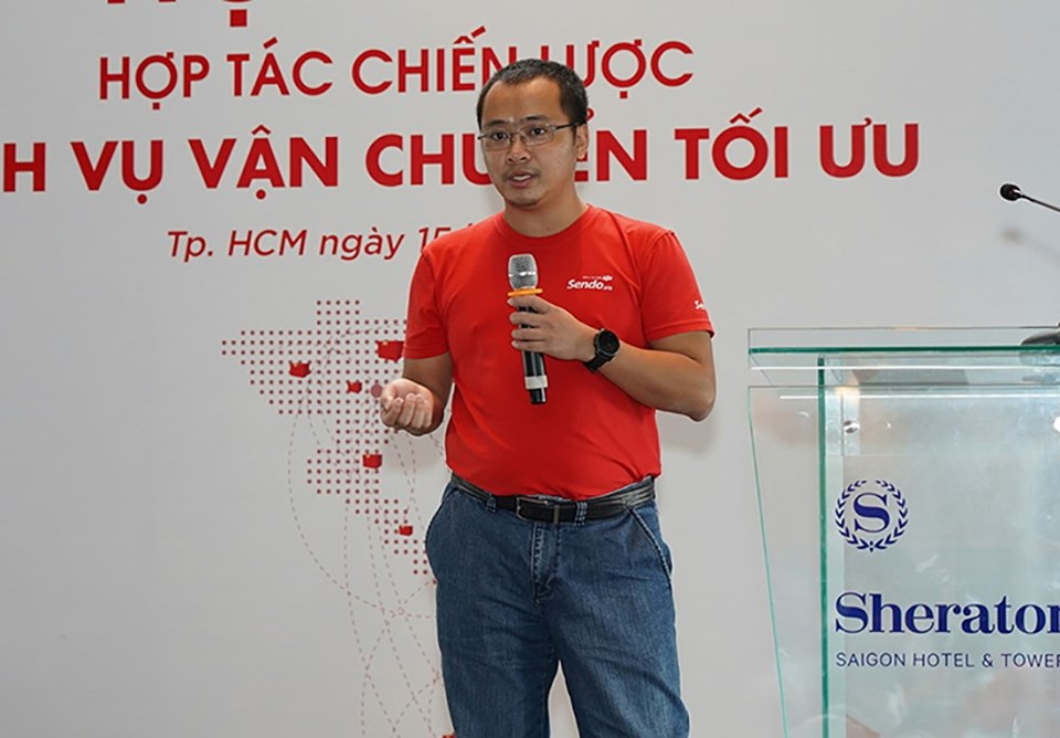 CEO của Sendo.vn Trần Hải Linh cho biết thương mại điện tử đã tạo ra những lớp thương nhân mới tại Việt Nam. CEO của Sendo.vn Trần Hải Linh cho biết thương mại điện tử đã tạo ra những lớp thương nhân mới tại Việt Nam.