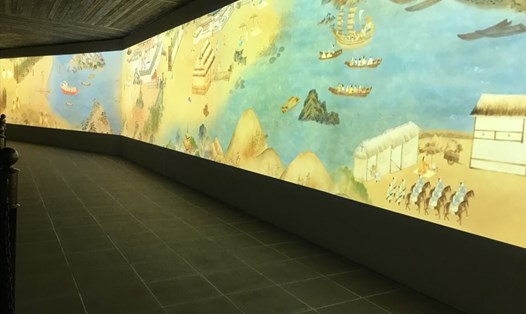 Châu Ấn thuyền Giao Chỉ độ hàng đồ quyển” bằng tranh động (Gif) trưng bày trong Công viên văn hóa chủ đề Ấn tượng Hội An. Ảnh: T.L