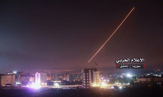 Israel tấn công tên lửa vào sân bay Damascus, Syria. Ảnh: i24news