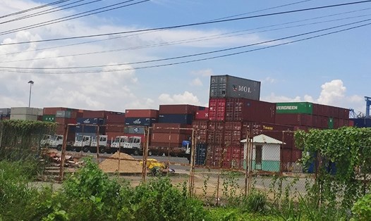 Hàng ngàn container phế liệu đang dồn ứ tại các cảng biển phía Nam. Ảnh: N.S