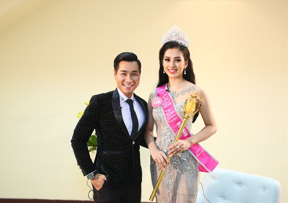 Tân Hoa hậu Việt Nam 2018 Trần Tiểu Vy và MC Nguyên Khang.