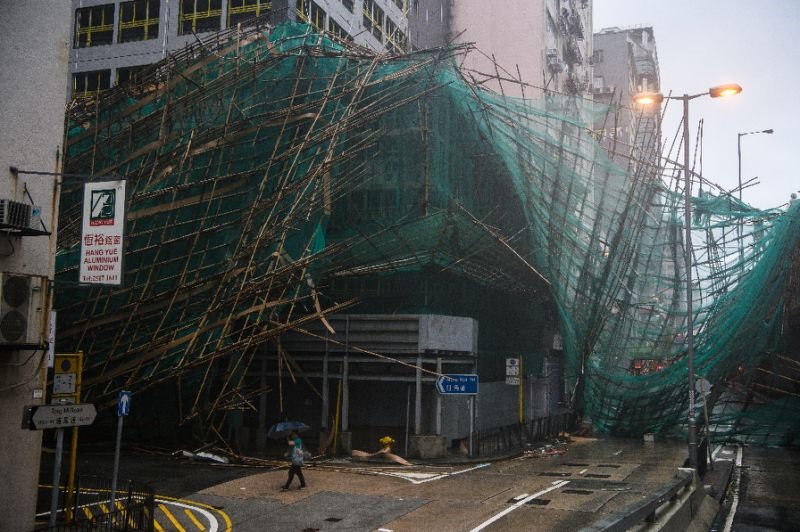 Công trường xây dựng ở Hong Kong sau bão Mangkhut. Ảnh: AFP. 