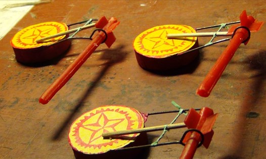 Trống bỏi - đồ chơi dân gian rất đặc trưng dành cho trẻ em trong dịp Tết Trung thu.