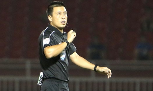 Trọng tài Hoàng Ngọc Hà là 1 trong 4 trọng tài FIFA ở V.League 2018. Ảnh: TL