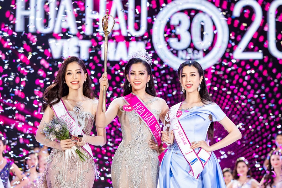 Tân Hoa hậu Việt Nam bên Á hậu 1 và Á hậu 2. Ảnh: BTC