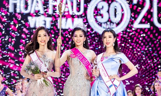 Tân Hoa hậu Việt Nam bên Á hậu 1 và Á hậu 2. Ảnh: BTC