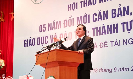 Bộ trưởng Phùng Xuân Nhạ cho rằng nhìn nhận về đổi mới giáo dục cần thấu đáo, toàn diện, không sốt ruột nhưng cũng không chậm. Ảnh: PV