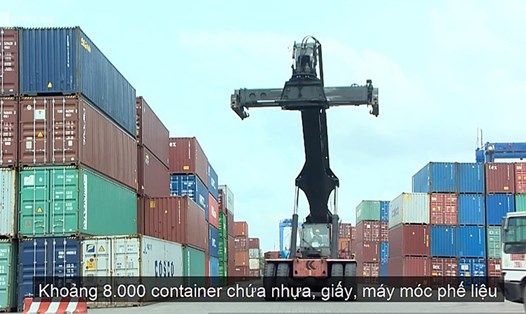 Container phế liệu nhập khẩu về cảng (ảnh: Vnexpress.net).