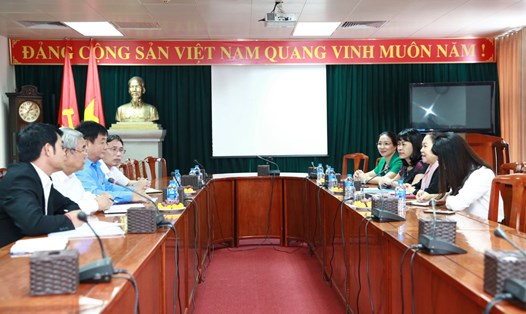 Toàn cảnh buổi tiếp và làm việc giữa Tổng LĐLĐVN với đoàn đại biểu của Trung ương Liên hiệp Công đoàn Lào. Ảnh: Hải Nguyễn