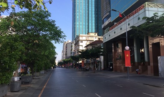 Ngày lễ quốc khánh 2.9, đường phố Sài Gòn trở nên thông thoáng, vắng vẻ và bình yên lạ.