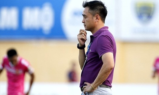 HLV Nguyễn Đức Thắng của FLC Thanh Hóa bị Ban Kỷ luật VFF cấm chỉ đạo 3 trận vì hành vi phản ứng trọng tài. Ảnh: T.L