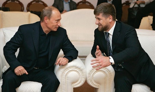 Tổng thống Vladimir Putin và lãnh đạo Chechnya Ramzan Kadyrov. Ảnh: UAWire