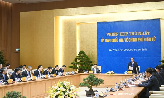 Thủ tướng Chính phủ Nguyễn Xuân Phúc đề nghị nêu cụ thể những rào cản, vướng mắc cần tập trung thảo luận, tháo gỡ trong triển khai Chính phủ điện tử. Ảnh: VGP