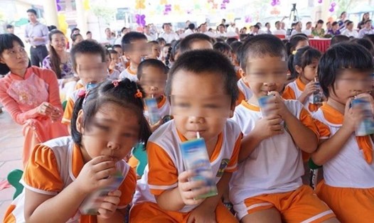 Hà Nội hỗ trợ 50% chi phí cho trẻ em tham gia chương trình Sữa học đường. Ảnh: Minh Anh