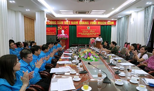Đồng chí Bùi Văn Quang - Phó Bí thư Thường trực Tỉnh ủy giao nhiệm vụ cho đoàn Đại biểu tỉnh Phú Thọ tham gia Đại hội.