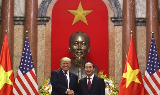 Chủ tịch Nước Trần Đại Quang tiếp đón Tổng thống Donald J. Trump tại Phủ Chủ tịch, Hà Nội tháng 11 năm 2017. (Ảnh: Đại sứ quán Mỹ)
