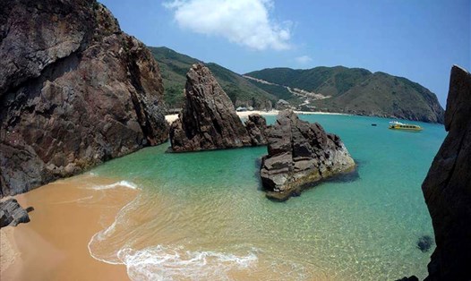 Du khách tìm đến Nhơn Lý du lịch ngày càng nhiều.