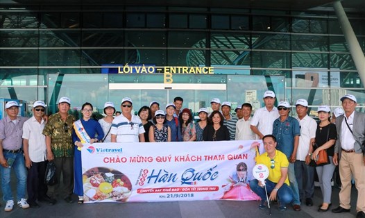 Các hành khách trong chuyến bay Charter bay thẳng Đà Nẵng – Hàn Quốc, mở đầu hành trình khám phá xứ sở Kim chi nhân dịp Tết trung thu (Chuseok) do Cty Vietravel tổ chức.