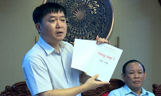 Ông Lê Hoàng Hải - Phó Tổng Giám đốc NXB Giáo dục Việt Nam lý giải về thông tin SGK dùng một lần.