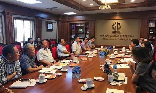 Ban lãnh đạo NXB Giáo dục Việt Nam trong cuộc gặp chia sẻ thẳng thắn kéo dài gần 3 giờ đồng hồ với PV Lao Động.